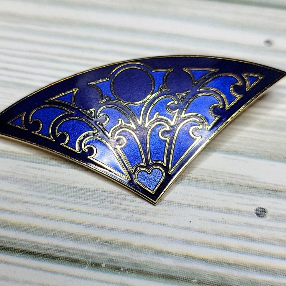 VINTAGE Isle of Skye Cloisonne brooch Shades Of Blue Fan Design